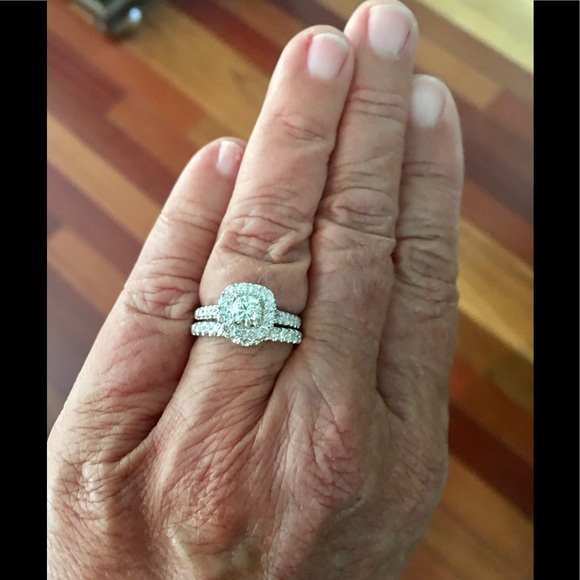 Neil Lane 14K Diamond Halo Ring & Diamond Band - Picture 4 of 10